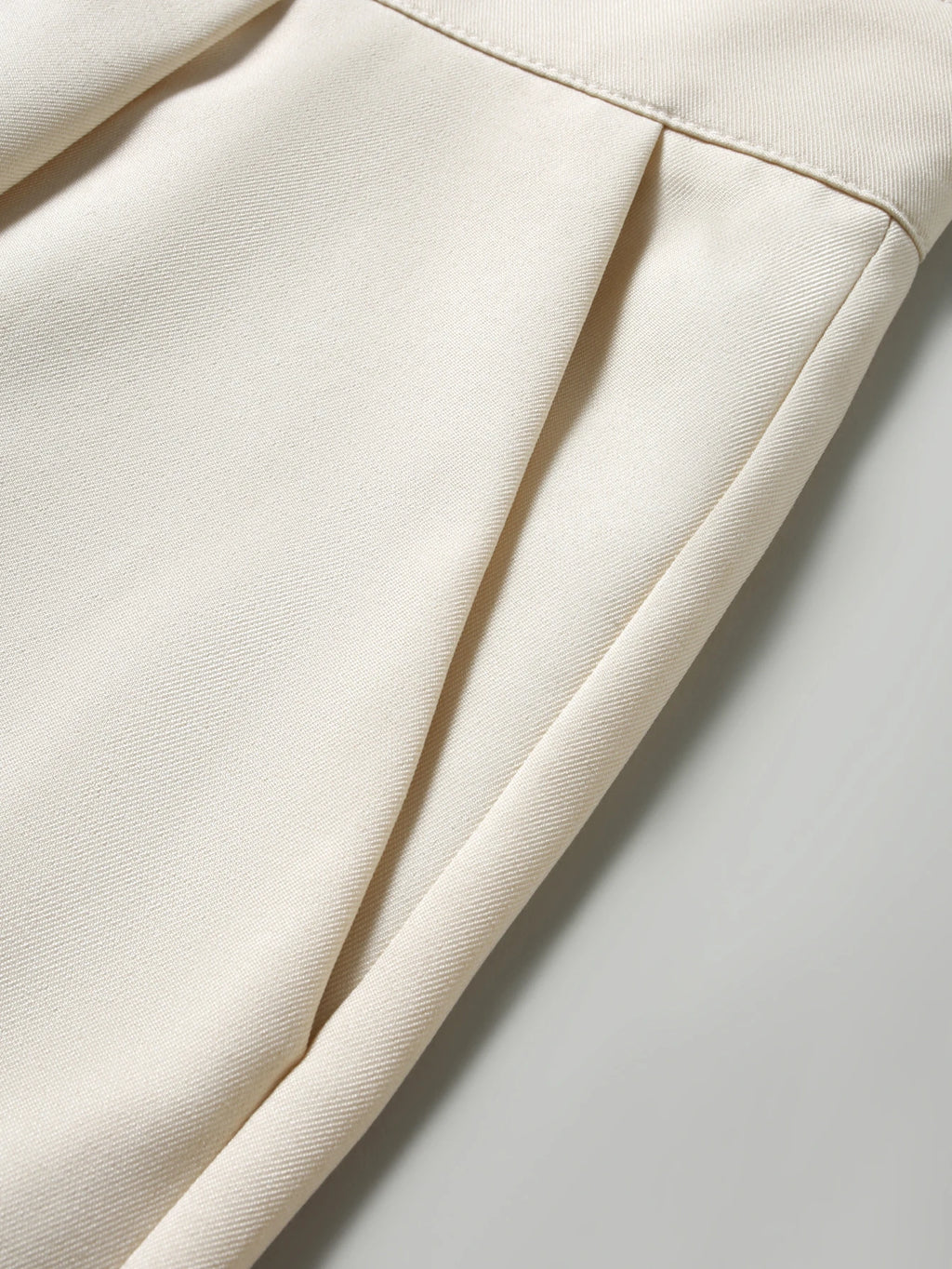 Men's high-waisted cropped chinos, slim-fit beige casual trousers for business and commuting, tapered dress pants